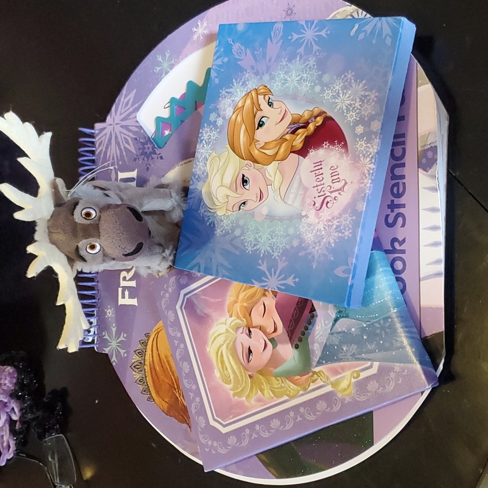 Frozen - Kids Bundle of Toys and Fun !